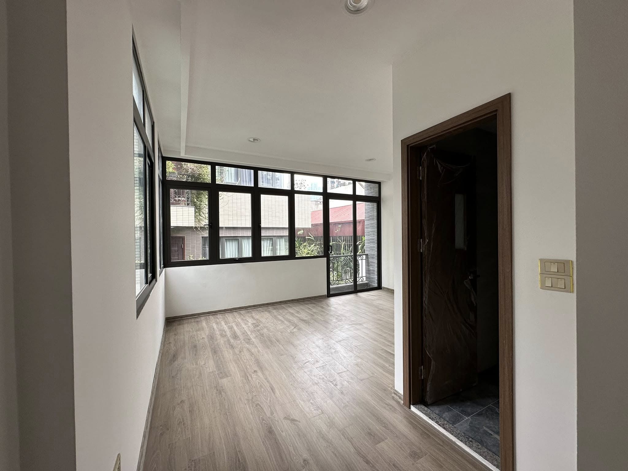 Bán nhà phố Kim Mã, trung tâm Ba Đình, 7 tầng, thang máy mới