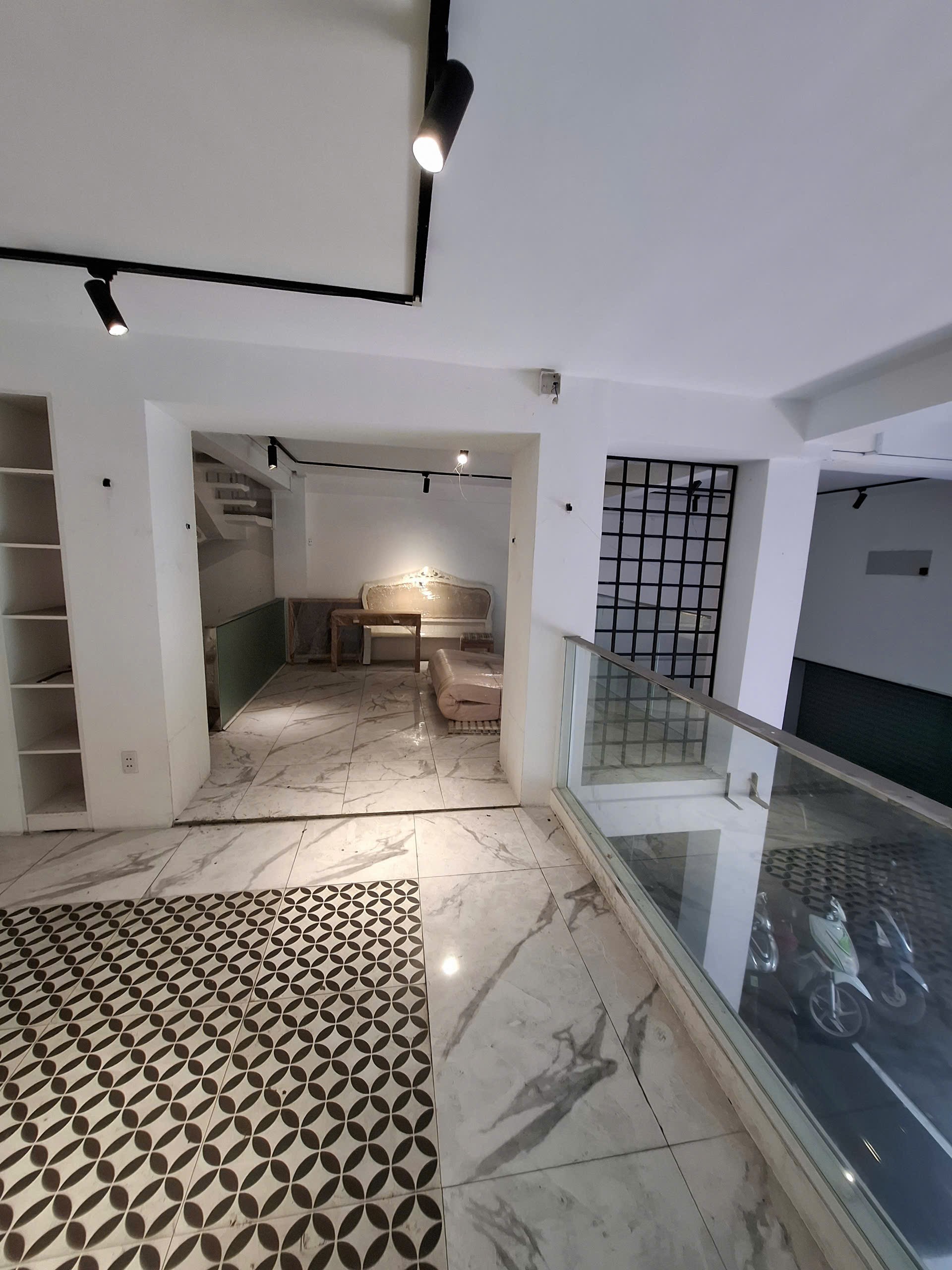 Cho thuê mặt tiền đường Cách Mạng Tháng 8, quận 3, giá 200 triệu/ tháng