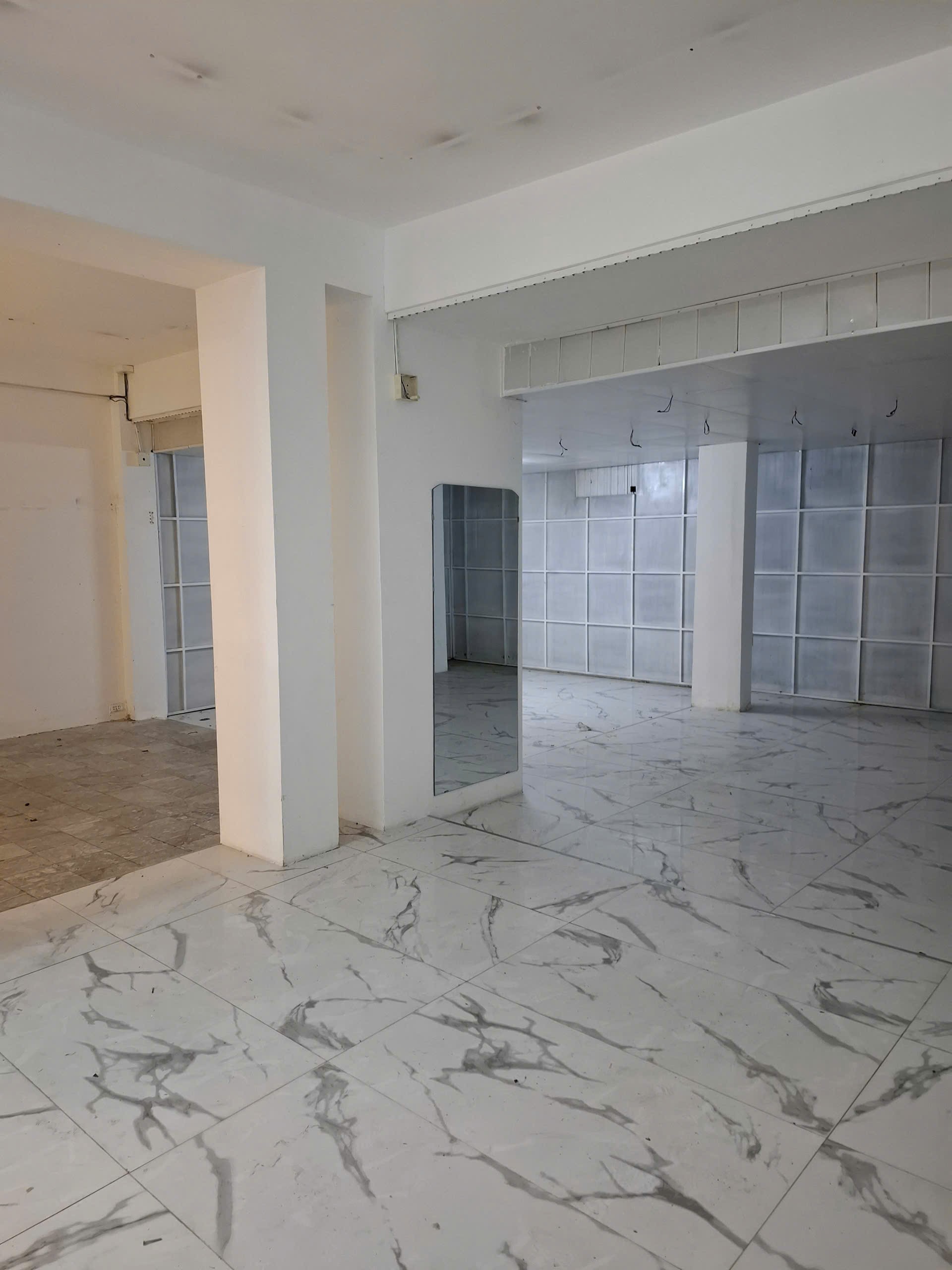 Cho thuê mặt tiền đường Cách Mạng Tháng 8, quận 3, giá 200 triệu/ tháng