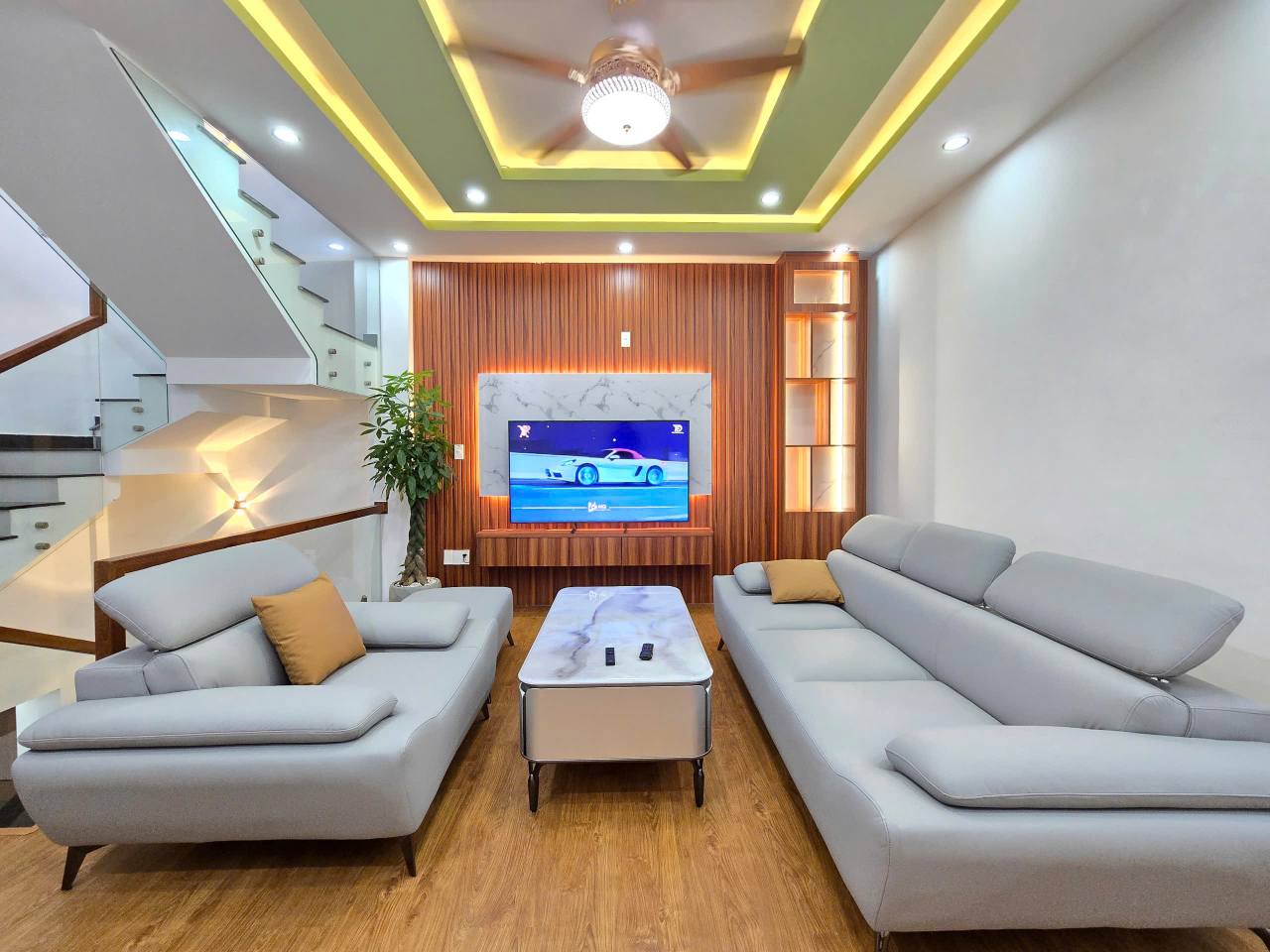 Siêu phẩm 4 tầng sát Hồ Tùng Mậu, full nội thất, gần biển Nguyễn Tất Thành, Đà Nẵng