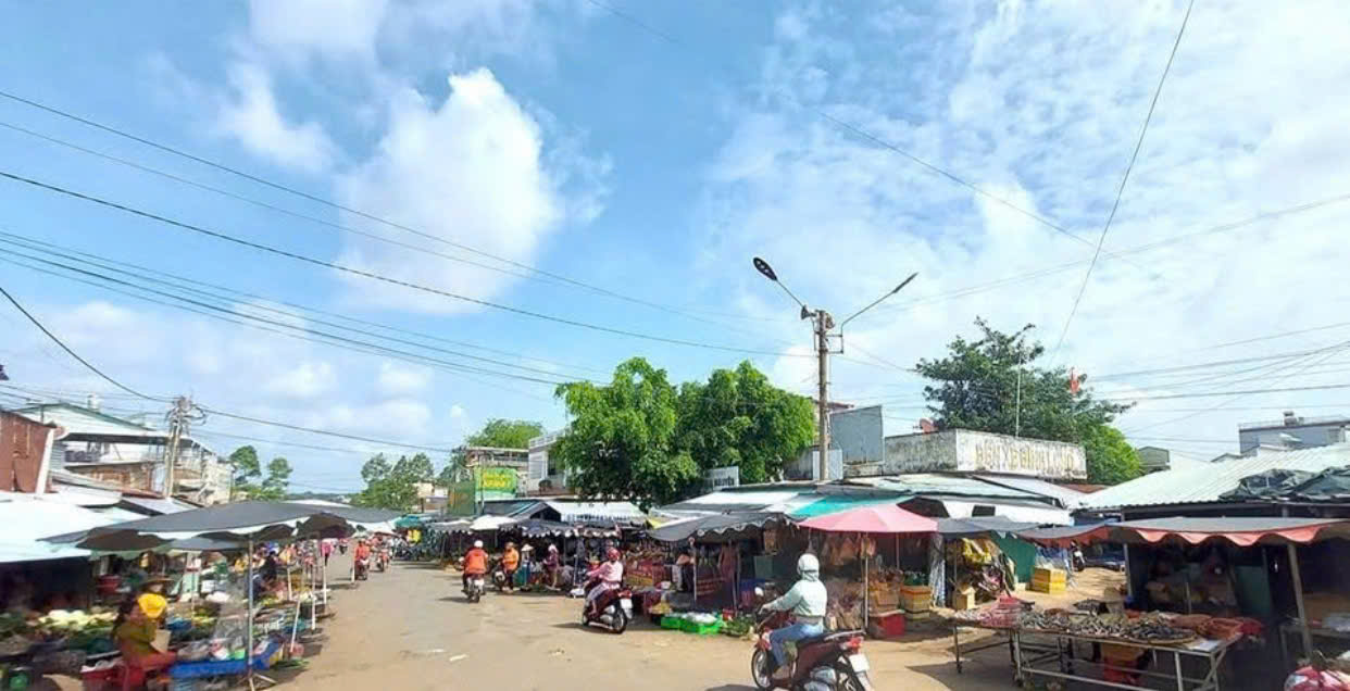 Cần bán mặt tiền đường nhựa 1124m2 đất, ngay khu công nghiệp đông công nhân, giá 890 triệu