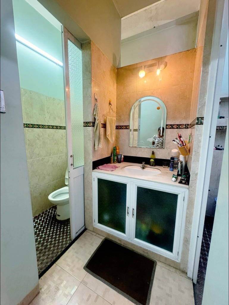 Mặt tiền xây 4 tầng, 6 ngủ, khu họ Lê, kinh doanh đỉnh, gần Nguyễn Sơn, giá 8,3 tỷ