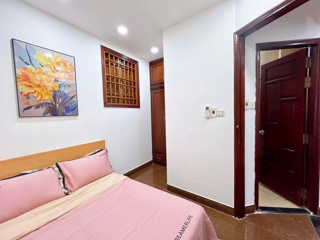 Bán nhà Gò Vấp, sát hẻm xe hơi Nguyễn Văn Công, 30m², 3 tầng, 4 phòng ngủ, full nội thất