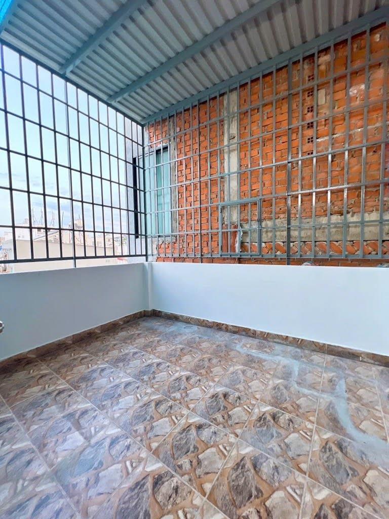 Bán nhà Gò Vấp, sát hẻm xe hơi Nguyễn Văn Công, 30m², 3 tầng, 4 phòng ngủ, full nội thất