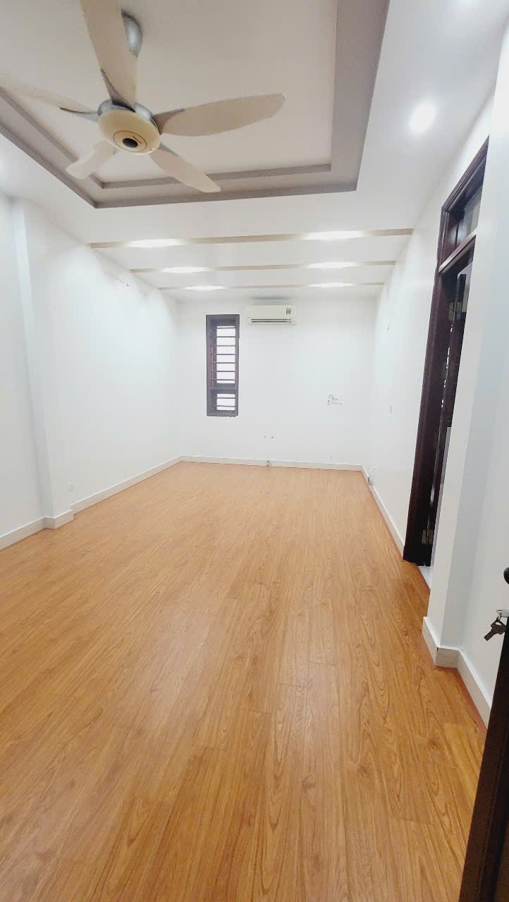 Cho thuê nhà 5 tầng mặt đường Phạm Văn Đồng, Thanh Bình, 102m2, ngang 6m