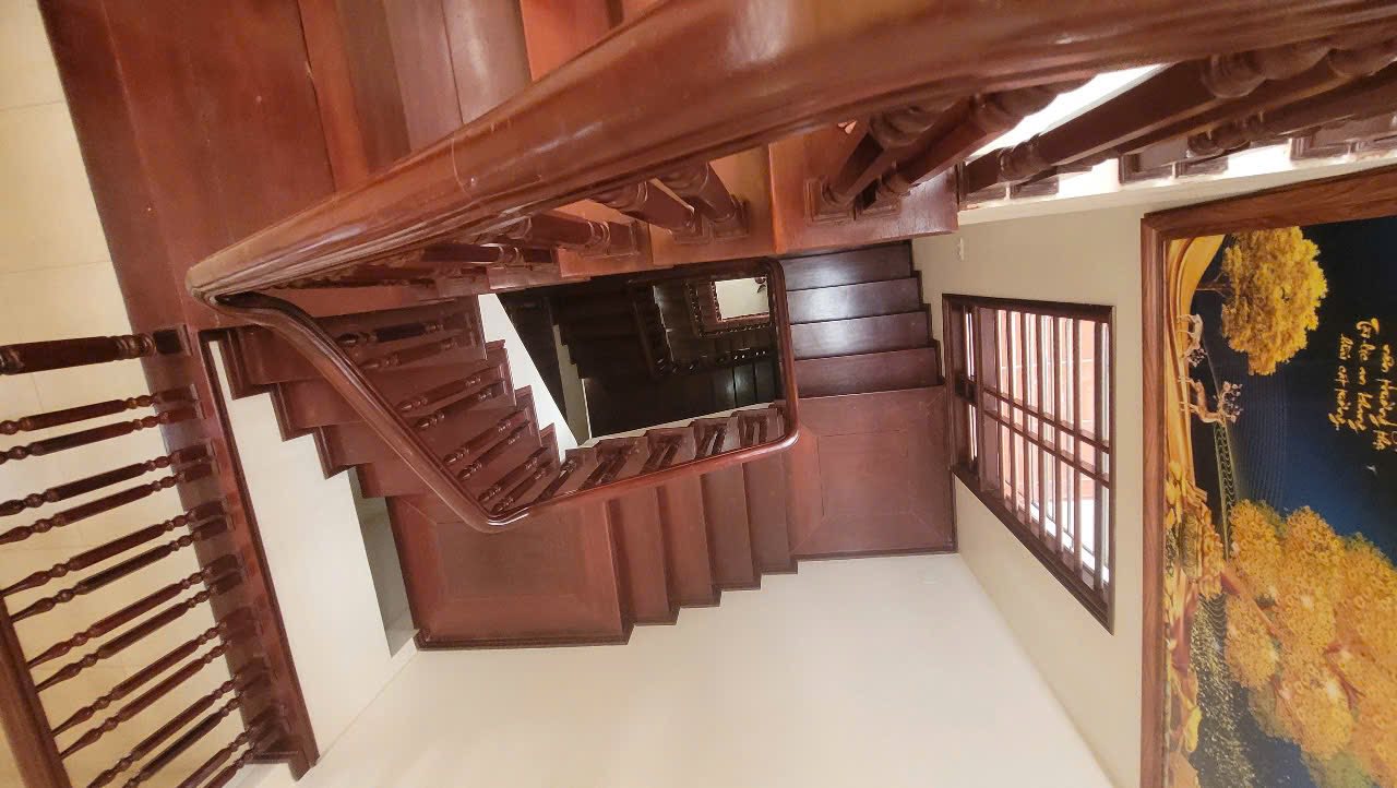 Cho thuê nhà 5 tầng mặt đường Phạm Văn Đồng, Thanh Bình, 102m2, ngang 6m