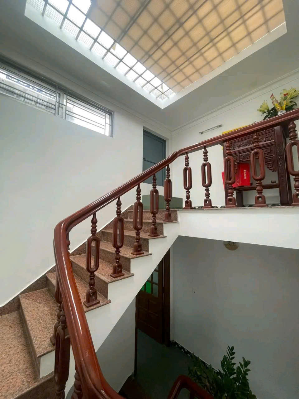 Cho thuê nhà mặt đường Quán Nam