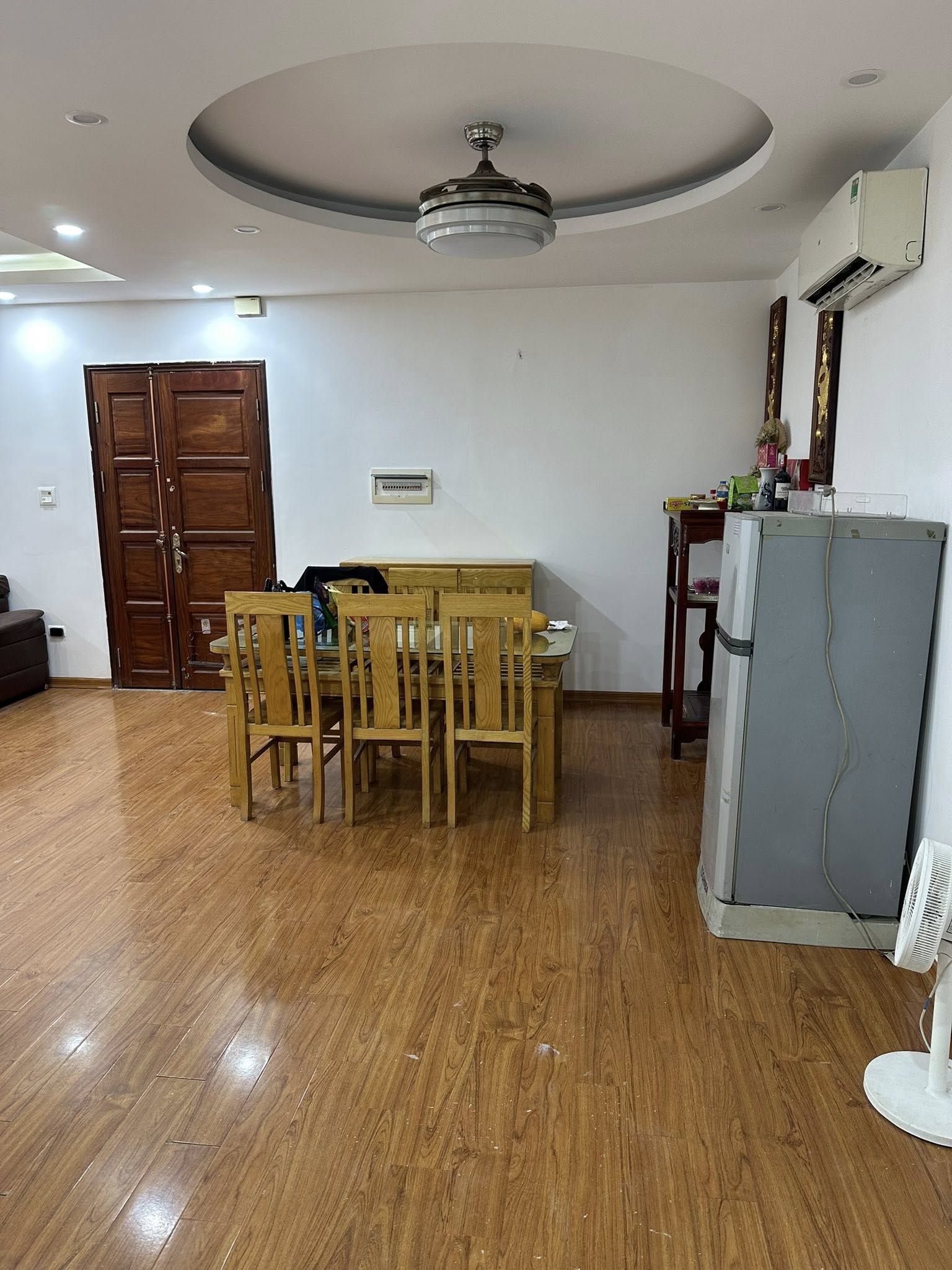 Cho thuê căn hộ 3 ngủ, 2 vệ sinh, full đồ 137 Nguyễn Ngọc Vũ ,Trung Hoà, Cầu Giấy, Hà Nội