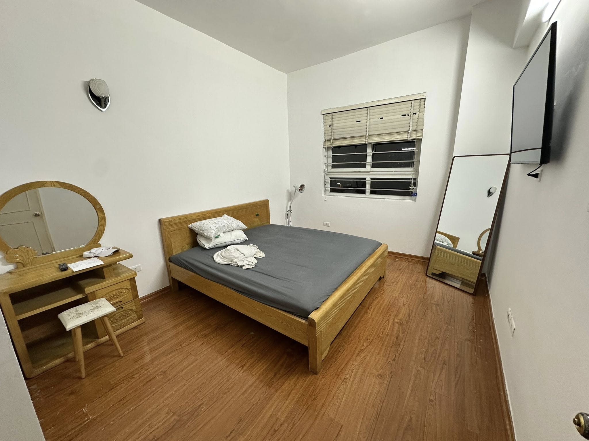 Cho thuê căn hộ 3 ngủ, 2 vệ sinh, full đồ 137 Nguyễn Ngọc Vũ ,Trung Hoà, Cầu Giấy, Hà Nội