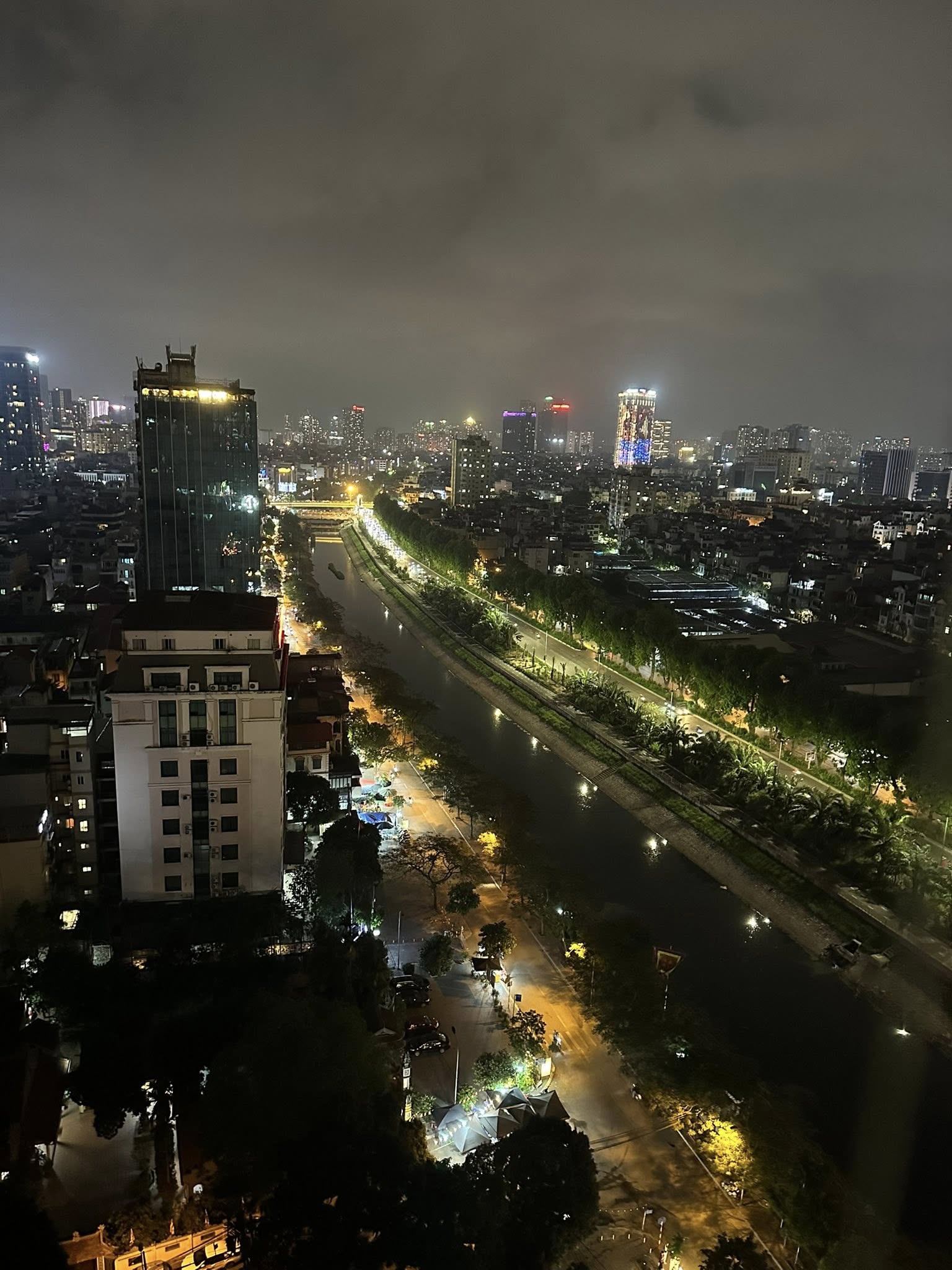 Cho thuê căn hộ 3 ngủ, 2 vệ sinh, full đồ 137 Nguyễn Ngọc Vũ ,Trung Hoà, Cầu Giấy, Hà Nội