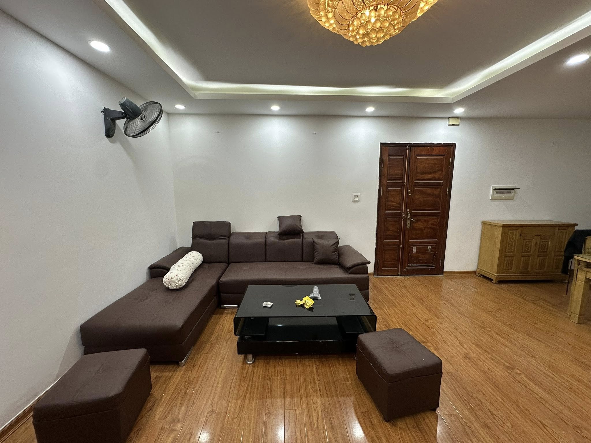 Cho thuê căn hộ 3 ngủ, 2 vệ sinh, full đồ 137 Nguyễn Ngọc Vũ ,Trung Hoà, Cầu Giấy, Hà Nội