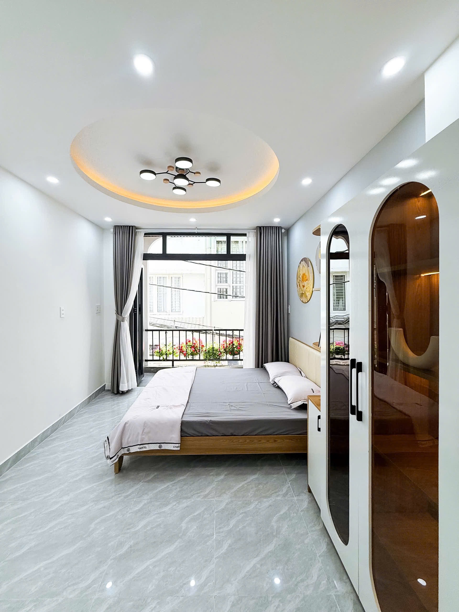 Bán nhà 1 trệt 2 lầu - kiên cố, thoáng mát, vị trí đẹp