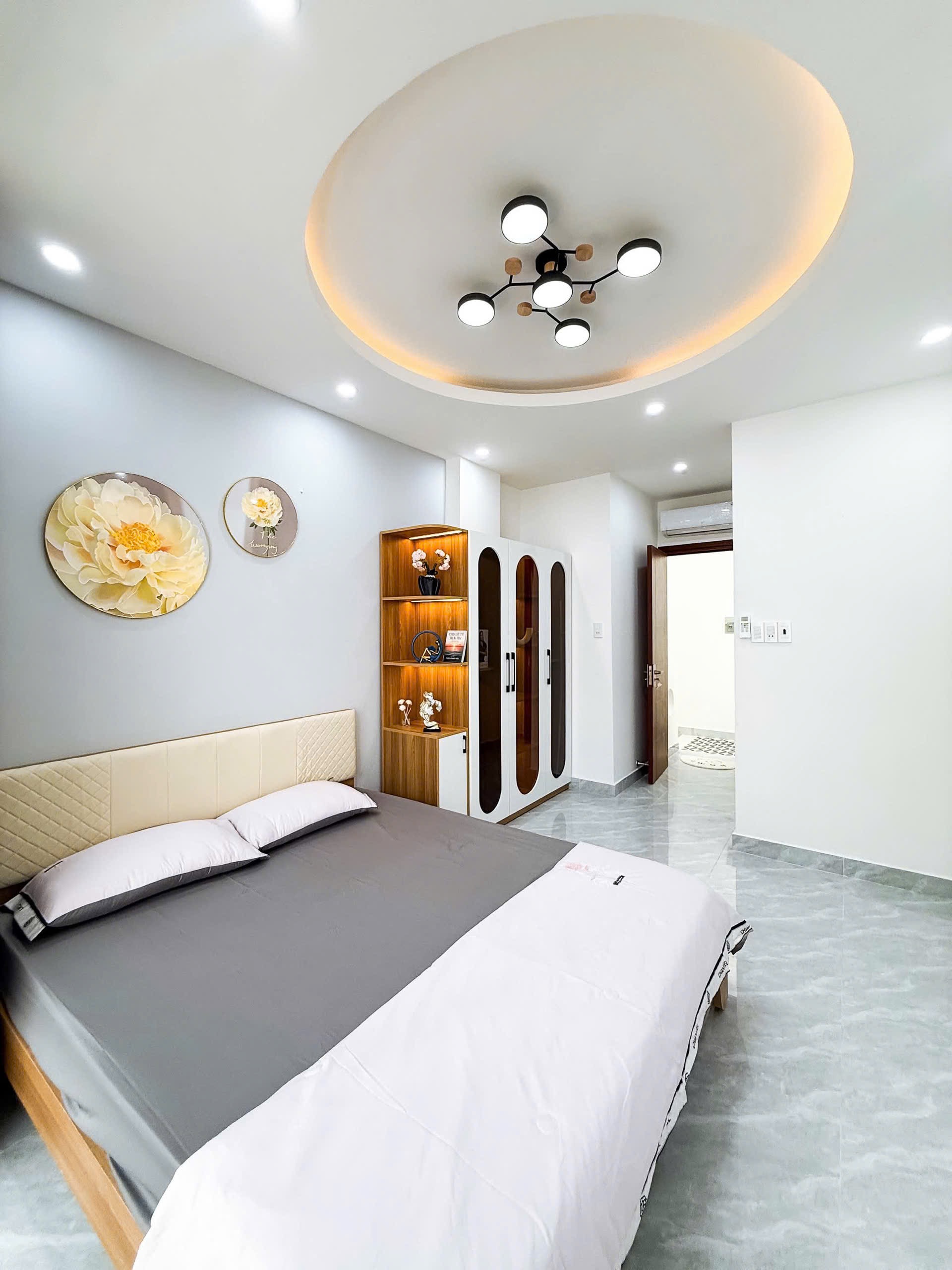 Bán nhà 1 trệt 2 lầu - kiên cố, thoáng mát, vị trí đẹp