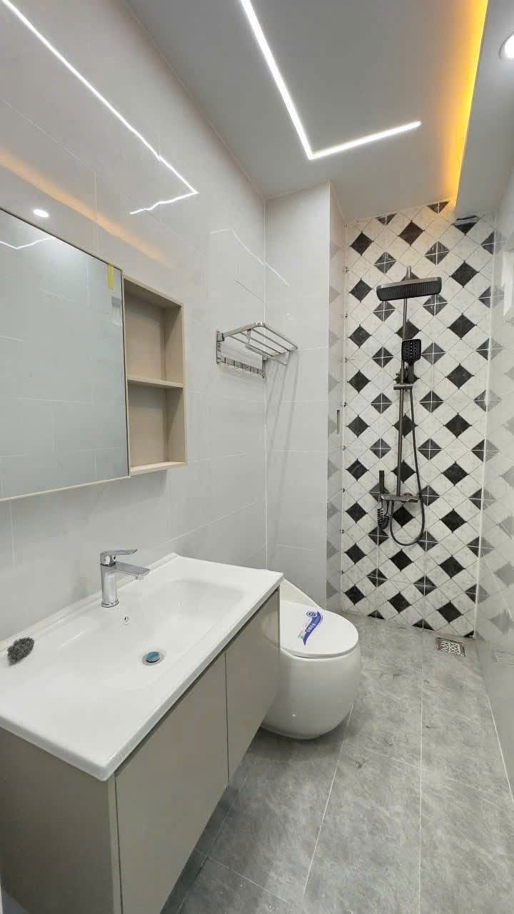 Bán nhà 1 trệt 1 lầu – gần trung tâm Bình Chánh