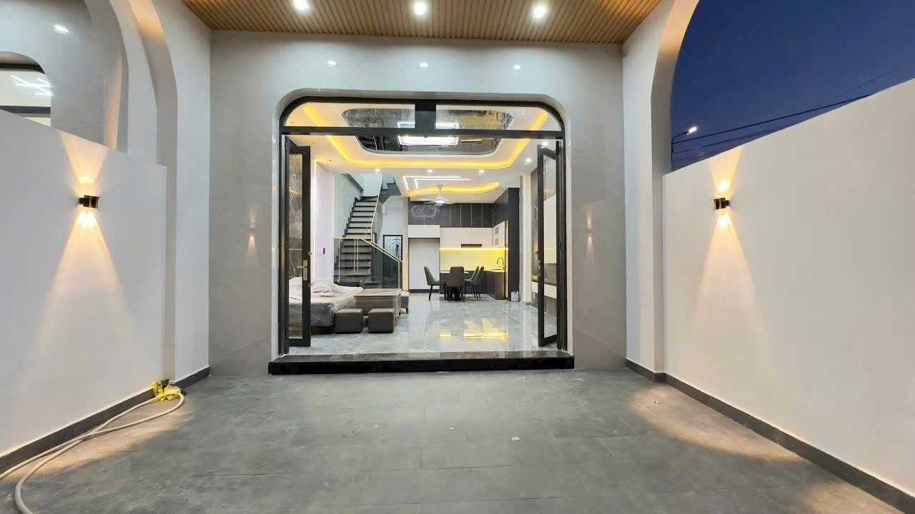 Bán nhà 1 trệt 1 lầu – gần trung tâm Bình Chánh