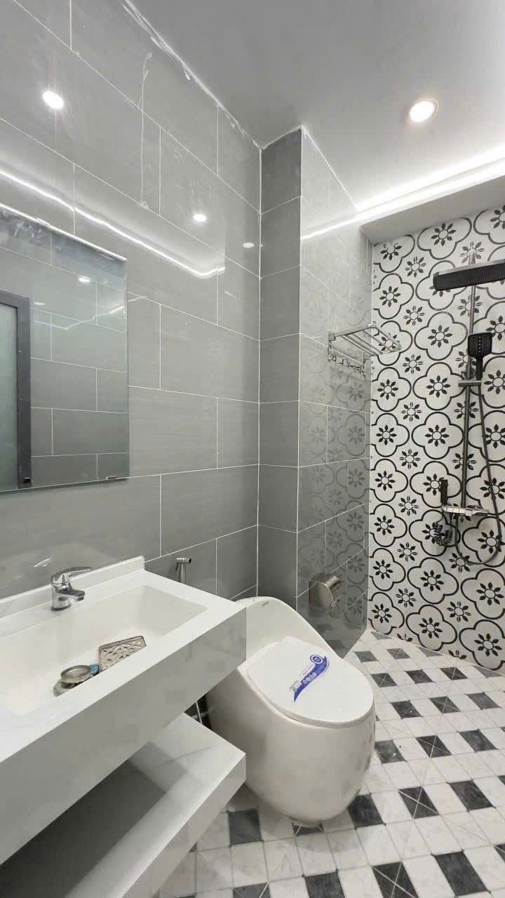 Bán nhà 1 trệt 1 lầu – gần trung tâm Bình Chánh