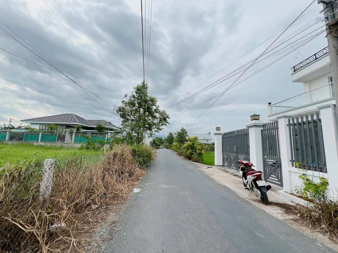 Cần bán nhà 1 trệt 1 lầu – khu vực Bờ Chùa, Bình Chánh – gần khu dân cư – giá tốt chỉ 1,3 tỷ