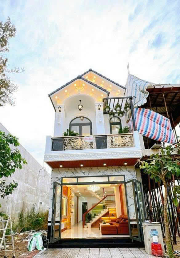 Cần bán nhà 1 trệt 1 lầu – 3 phòng ngủ, 3 toilet – gần trường học – diện tích 100m² – Bình Chánh