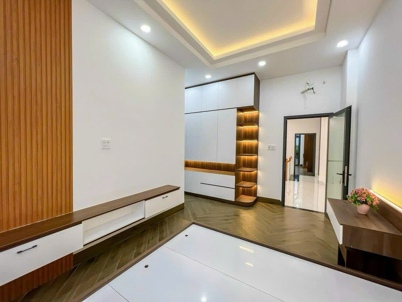 Cần bán nhà 1 trệt 1 lầu – 3 phòng ngủ, 3 toilet – gần trường học – diện tích 100m² – Bình Chánh