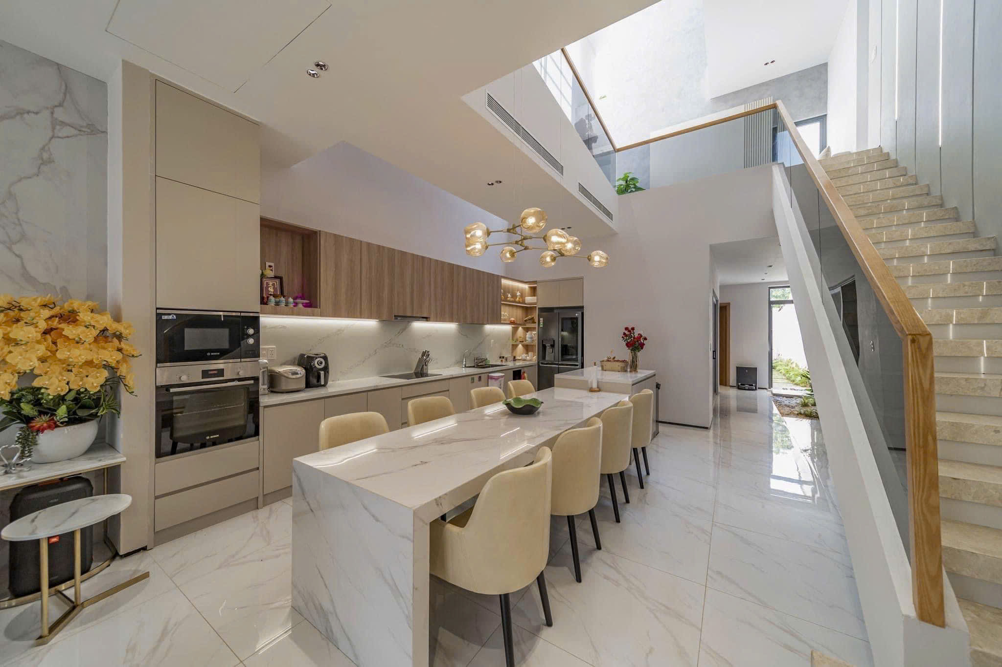 Bán nhà giá rẻ - ngay sau lưng chợ Bình Chánh