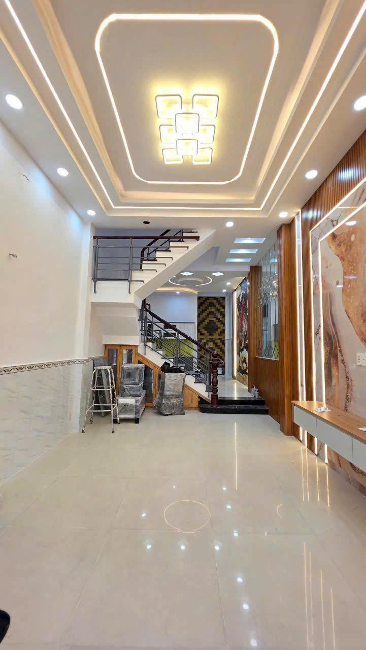 Bán nhà 1 trệt 2 lầu – giá tốt ngay trung tâm Hưng Long – Bình Chánh