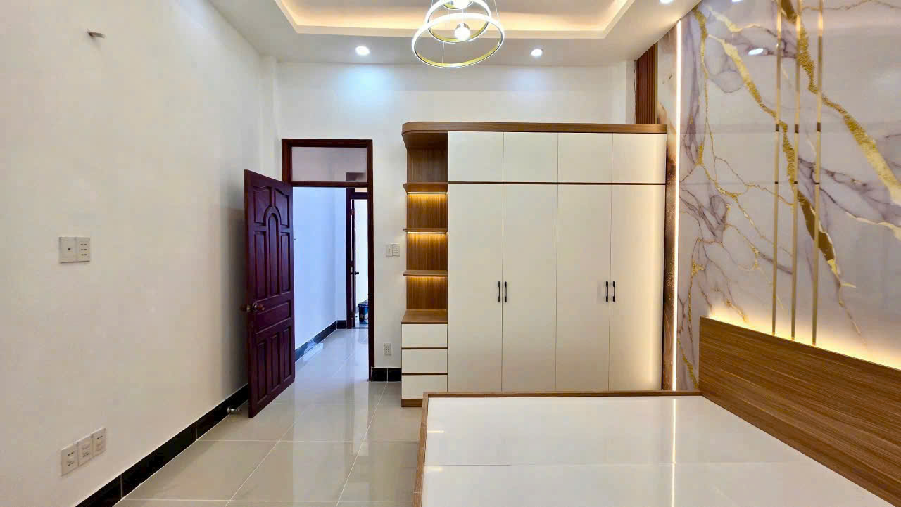 Bán nhà 1 trệt 2 lầu – giá tốt ngay trung tâm Hưng Long – Bình Chánh