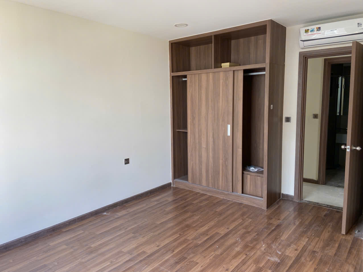 Cho thuê căn 3 phòng ngủ 95m2 căn góc tại De Capella, quận 2, nội thất cơ bản, giá 18 triệu