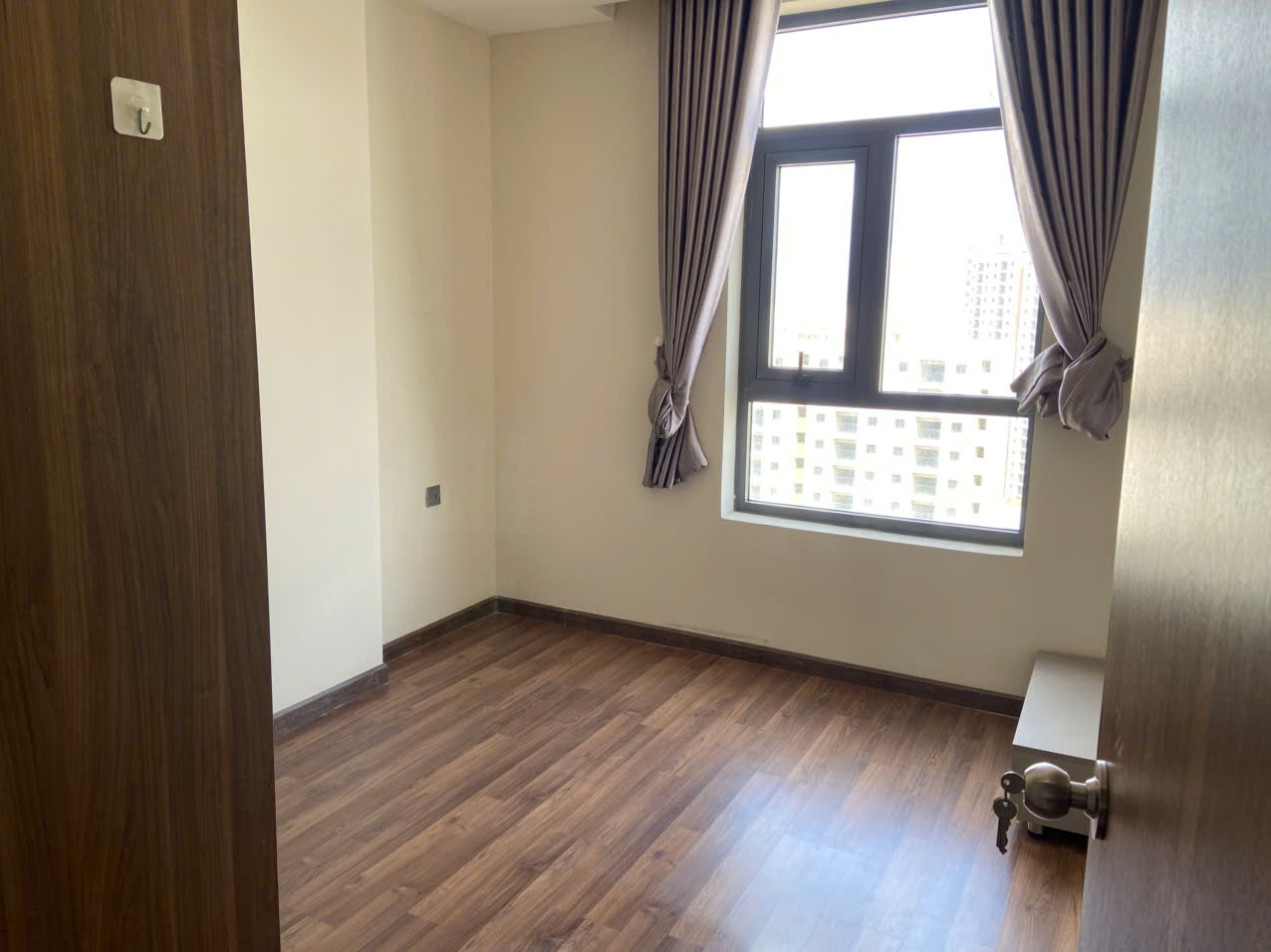 Cho thuê căn 3 phòng ngủ 95m2 căn góc tại De Capella, quận 2, nội thất cơ bản, giá 18 triệu