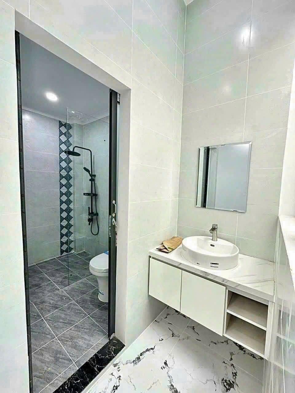 Bán nhà 1 trệt 1 lầu – gần chợ Bình Chánh