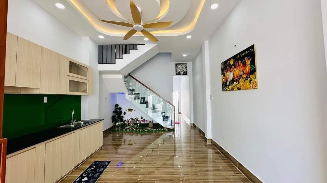 Bán nhà 1 trệt 1 lầu – gần chợ Bình Chánh