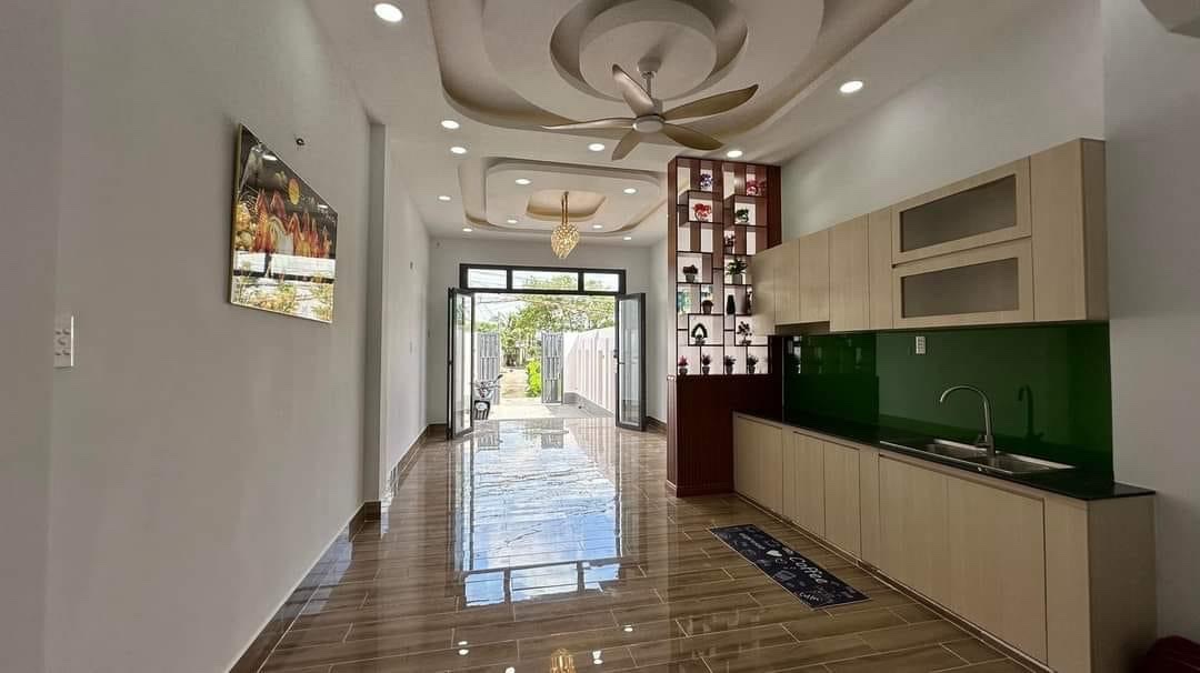 Bán nhà 1 trệt 1 lầu – gần chợ Bình Chánh