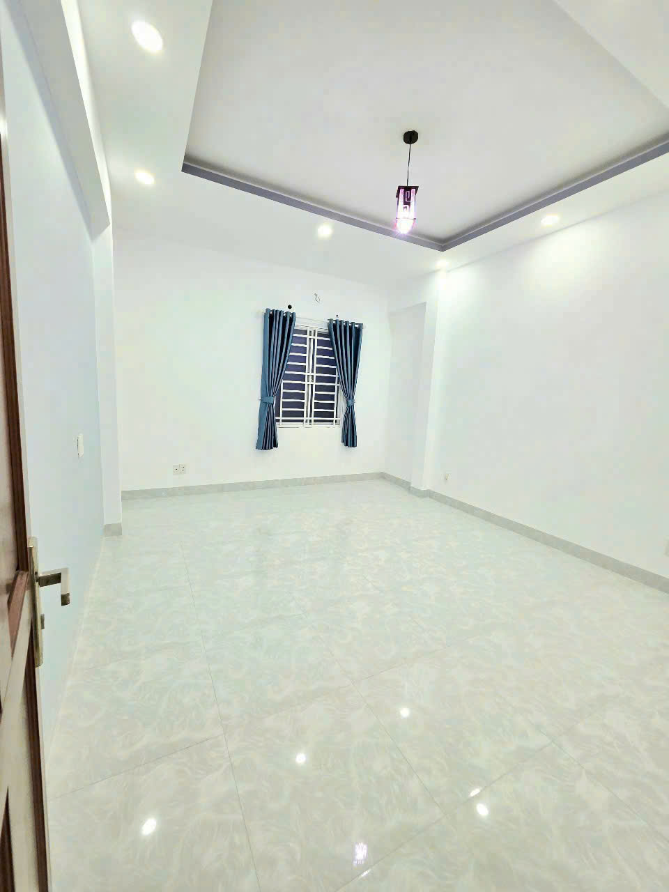 Bán nhà 1 trệt 1 lầu - diện tích 5x20m - giá 1,53 tỷ - nằm ngay trục đường Mai Bá Hương, huyện Bình Chánh