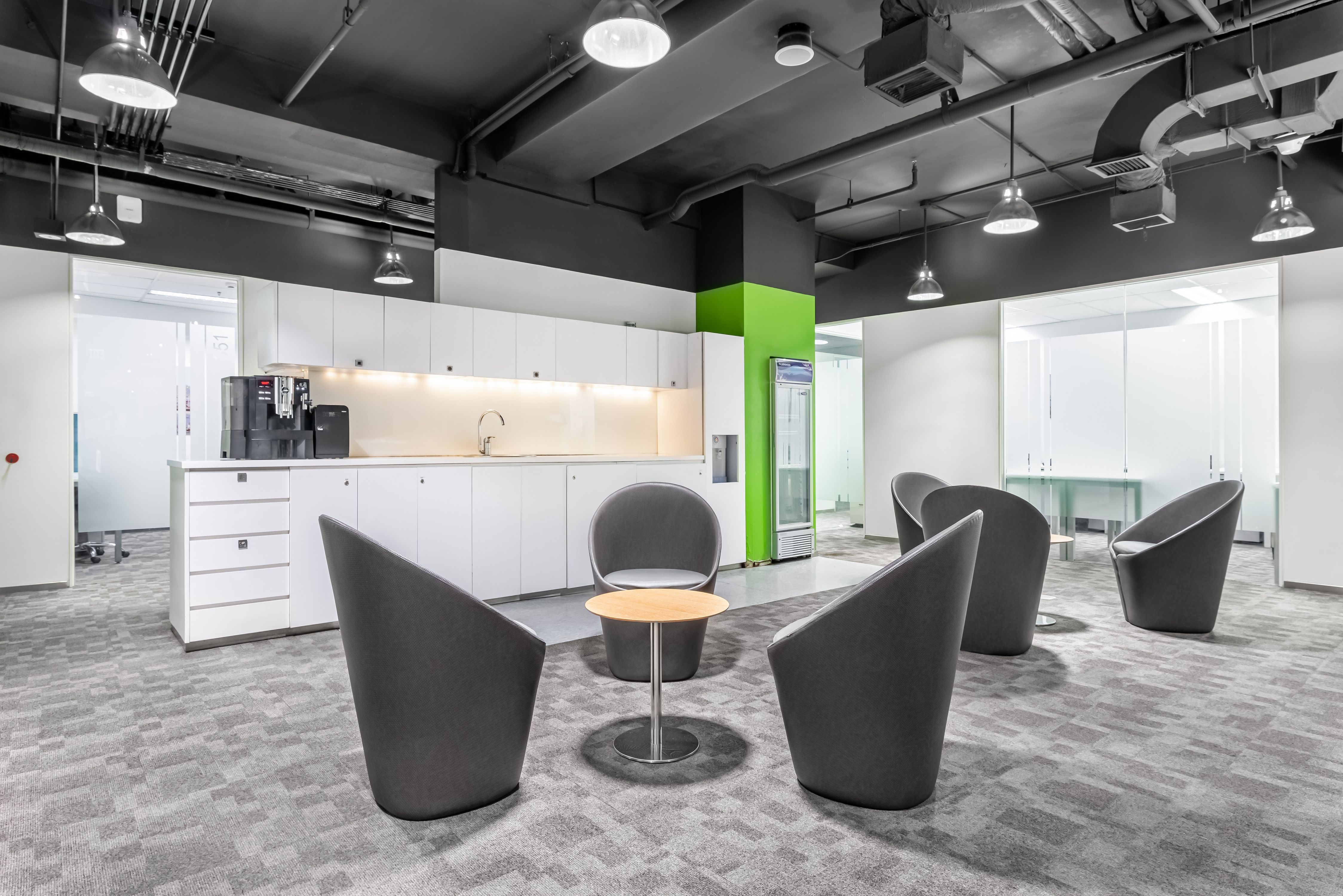 Không gian văn phòng được thiết kế chỉn chu đến từng chi tiết tại Regus M-Building dành cho 1 người