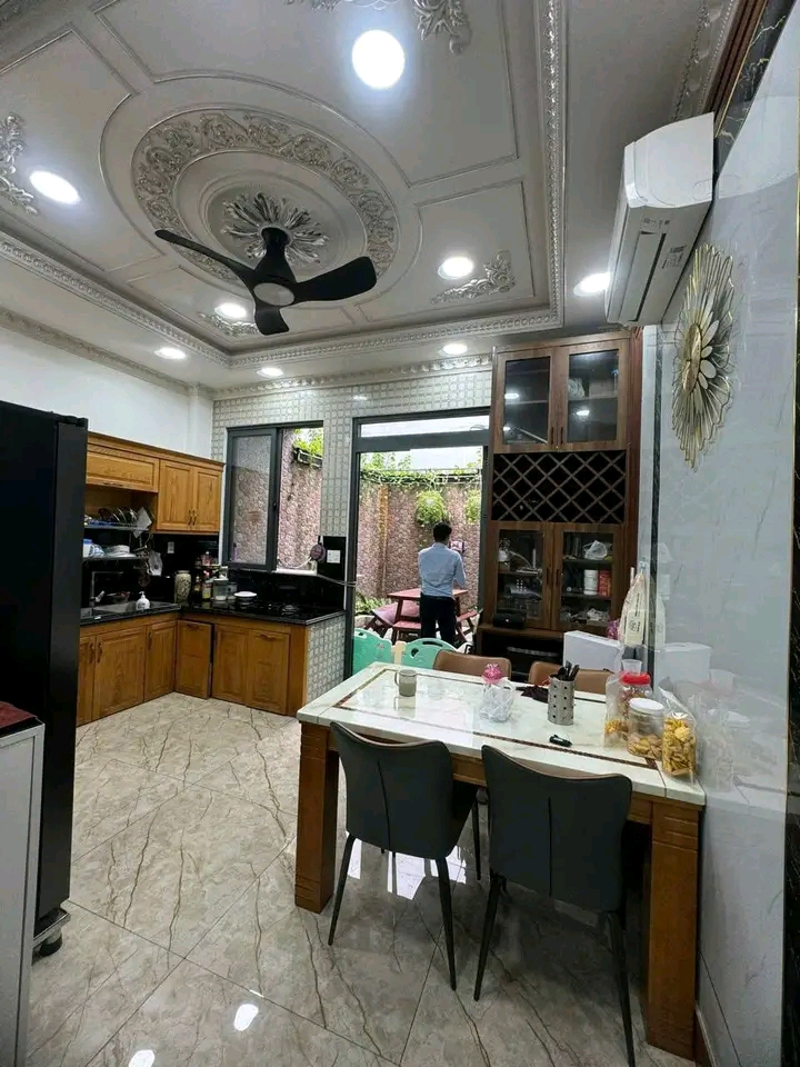 Bán gấp nhà Phổ Quang, phường 2, Tân Bình, giá 3,01 tỷ, 64m2, hẻm xe hơi rộng 6m