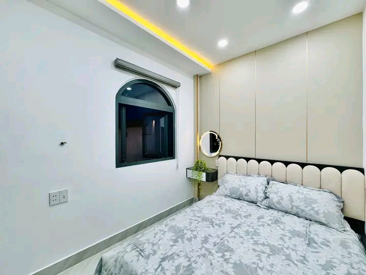 Cần bán gấp nhà Phạm Văn Chí, quận 6, giá 2,24 tỷ, 60m2, hẻm xe hơi rộng rãi 6m
