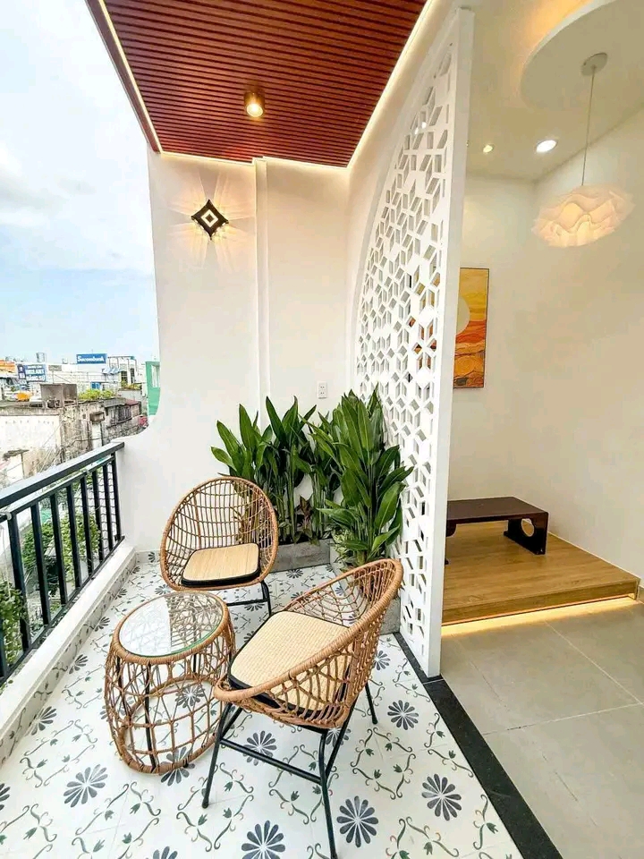 Cần bán gấp nhà Phạm Văn Chí, quận 6, giá 2,24 tỷ, 60m2, hẻm xe hơi rộng rãi 6m