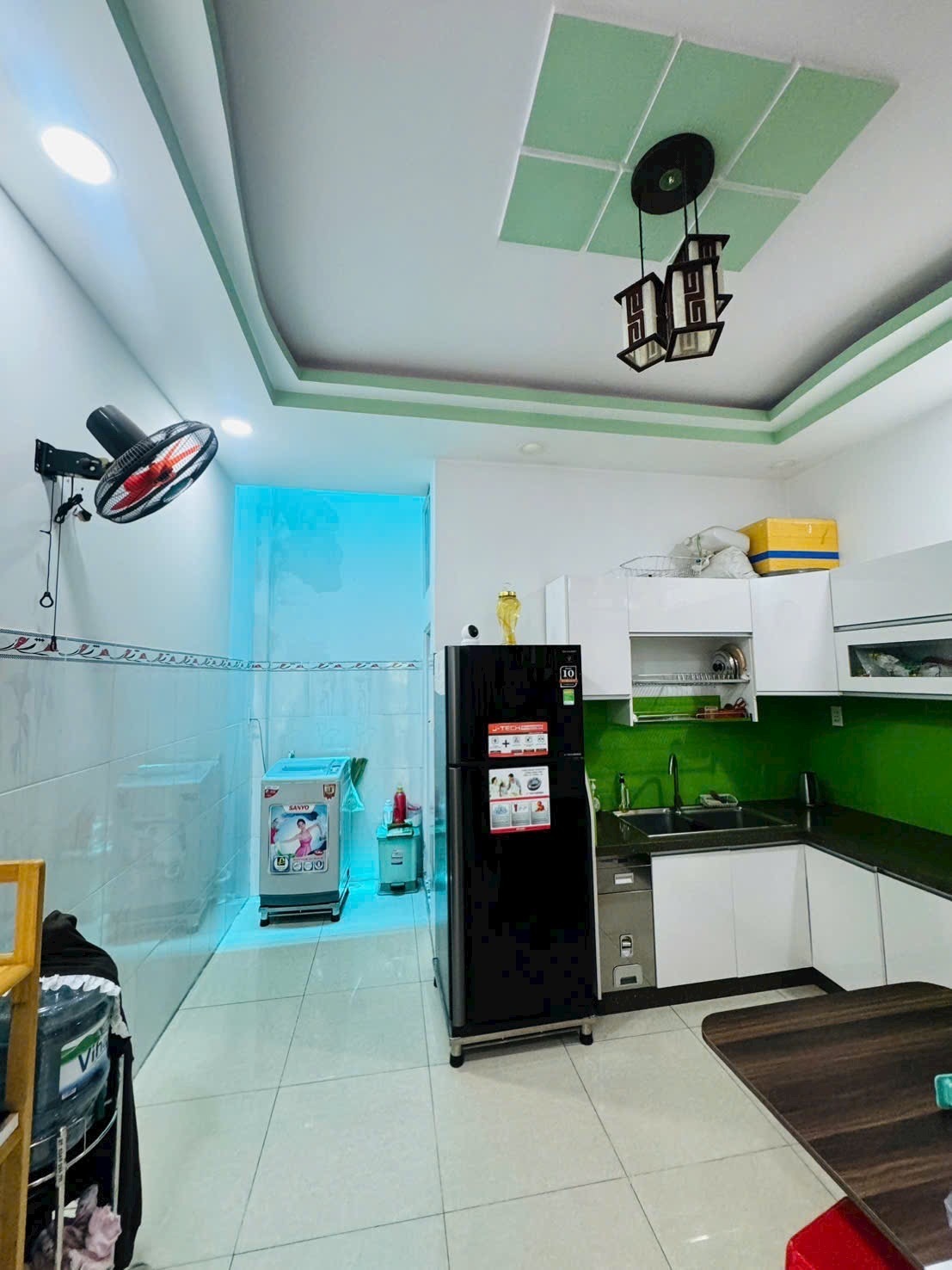 Bán nhà hẻm xe hơi 4,5m, diện tích 4m x 11m, vuông góc ngay Emart, chỉ 4,99 tỷ