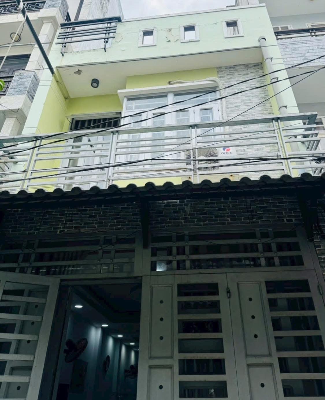 Bán nhà hẻm xe hơi 4,5m, diện tích 4m x 11m, vuông góc ngay Emart, chỉ 4,99 tỷ