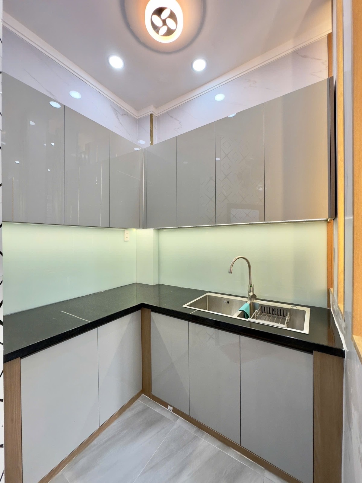 Bán nhà 4,3m x 5,58m, mới full nội thất ngay phường 10, Gò Vấp, giá 3,35 tỷ