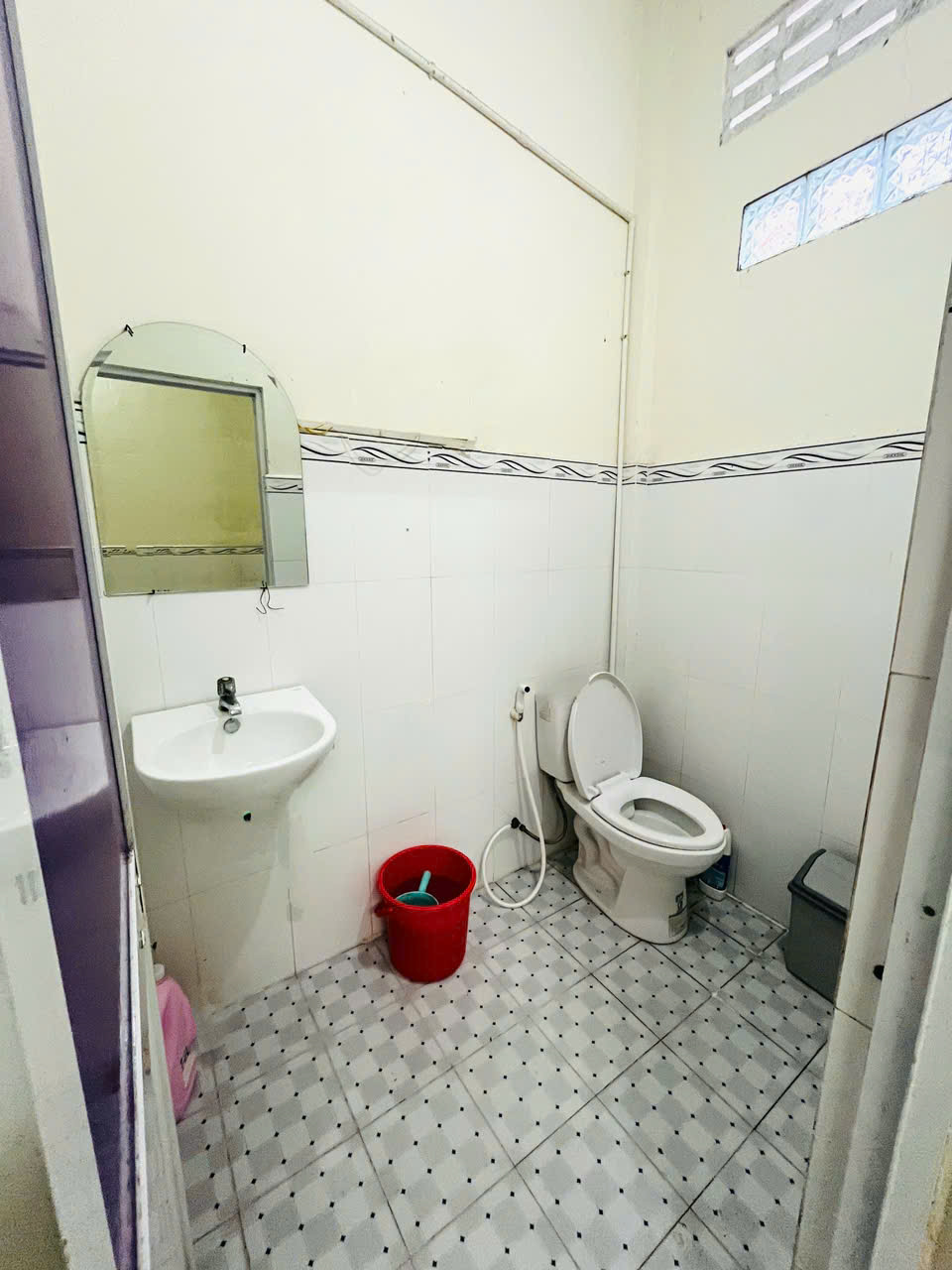 Nhà trệt thoáng mát, vị trí trung tâm phù hợp ở, làm văn phòng hoặc kinh doanh online