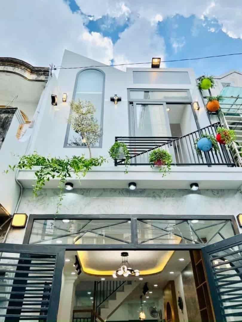 Cần vốn kinh doanh, chủ bán gấp nhà đẹp Tân Sơn, giá chỉ 4,2 tỷ, sổ riêng, hẻm rộng ô tô