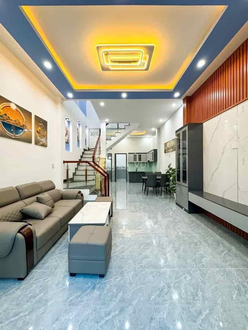 Bán nhanh nhà gần công viên. Nhà 64m2 Võ Văn Tần, phường 5, quận 3, xây 1 trệt, 3 lầu