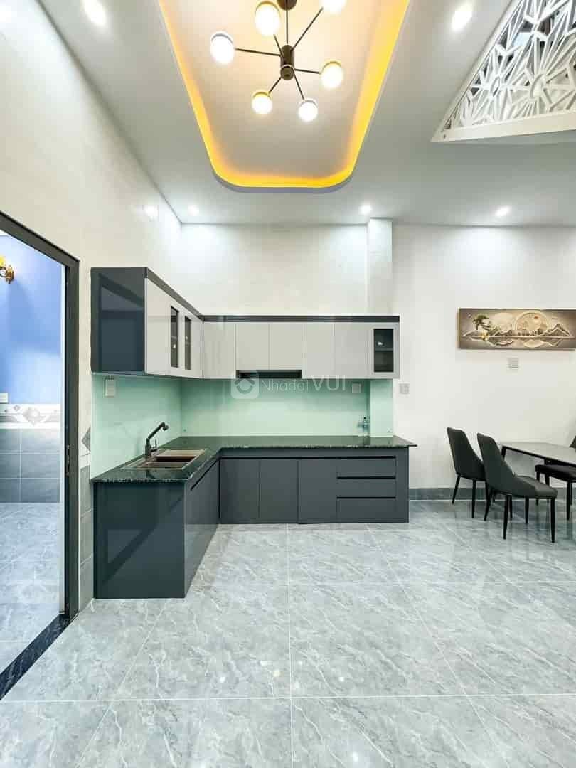 Bán nhanh nhà gần công viên. Nhà 64m2 Võ Văn Tần, phường 5, quận 3, xây 1 trệt, 3 lầu