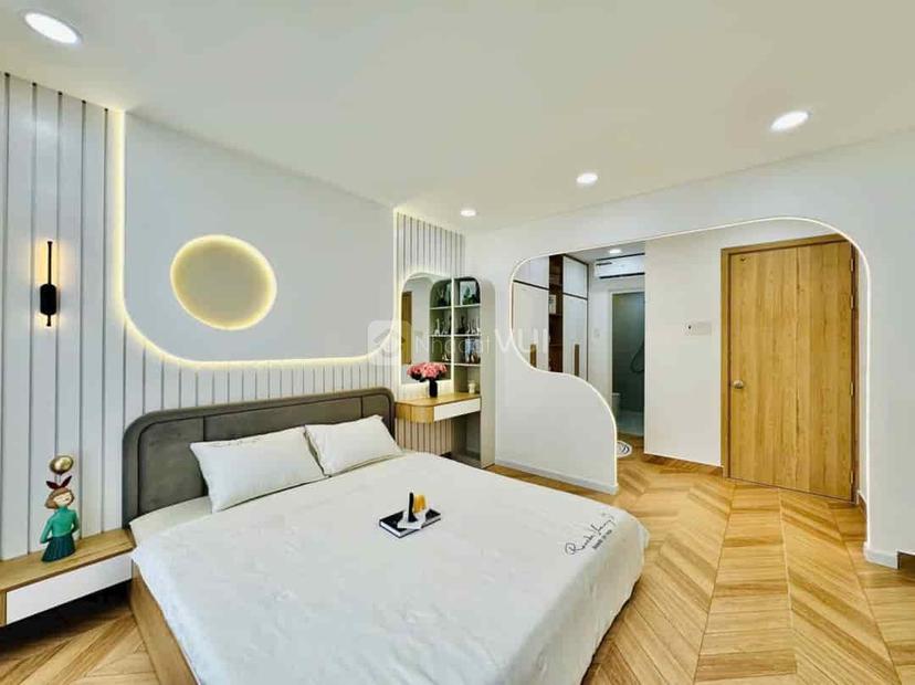 Chỉ trả trước 1,8 tỷ còn lại bank hỗ trợ nhà 43m2 Lê Quang Định, phường 7, Bình Thạnh, xây 1 trệt, 2 lầu