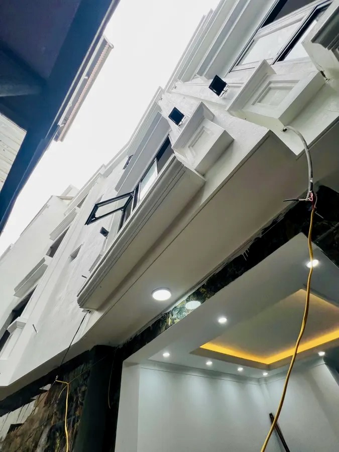 Nhà mới kính koong phố Láng Hạ - Ba Đình, 30m2 xây 5 tầng, 3 ngủ, gần chợ thành công, sổ đỏ