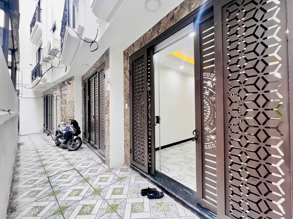 Bán nhà mới phân lô phố Giảng Võ, 30m2, gần chợ Thành Công, ngõ rộng thoáng, chỉ 7,98 tỷ, sổ đỏ chính chủ