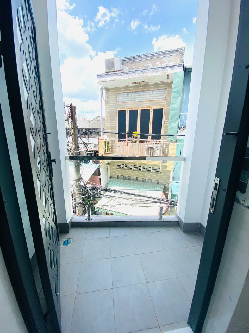 Cho thuê nhà trệt, 1 lầu mới, trục chính hẻm đường Hùng Vương, Ninh Kiều, Cần Thơ, giá 7 triệu/ tháng