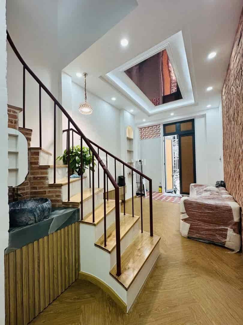 Nhà mới, vào ở ngay, chủ tặng lại toàn bộ nội thất cơ bản