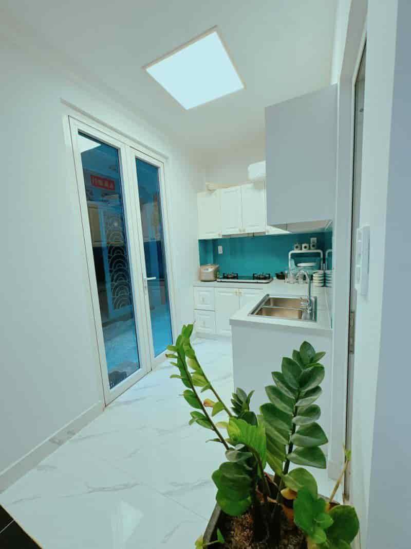 Nhà Điện Biên Phủ mới đẹp, 3 tầng, 2 ngủ, lô góc thông thoáng, cách hẻm xe hơi 20m, giá chỉ 3,8 tỷ