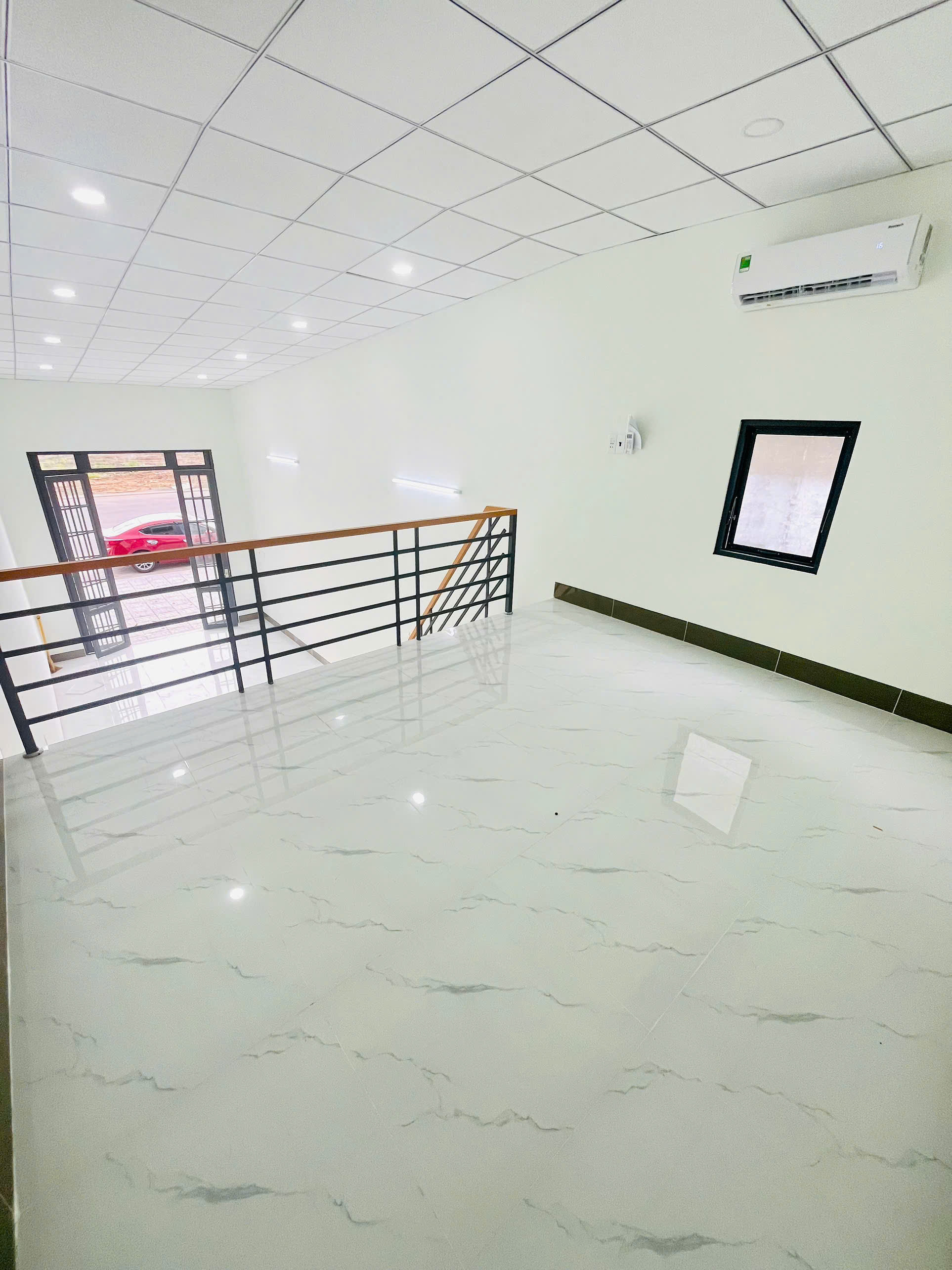 Cho thuê nhà trệt, 1 lửng, mặt tiền mới 100%, khu dân cư Hồng Loan 5C, Cần Thơ